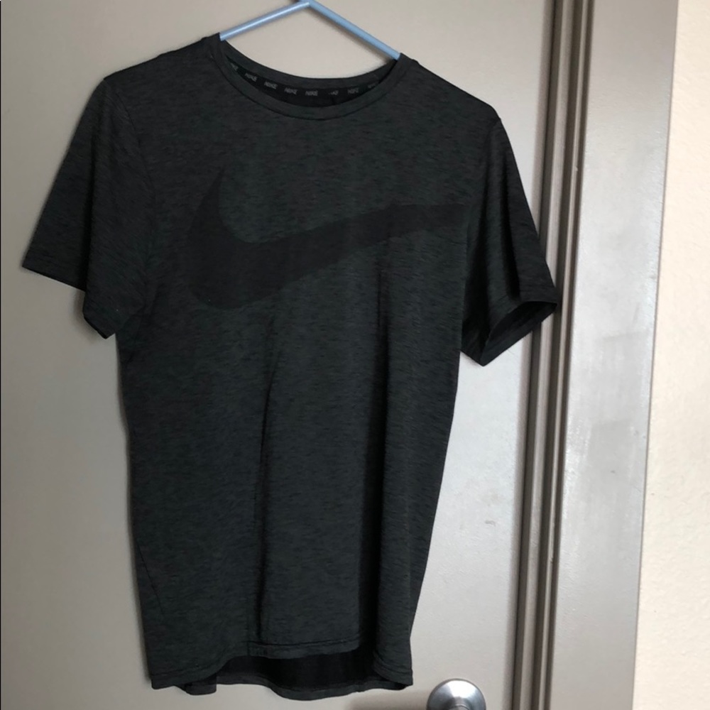 Nike training tee men’s small